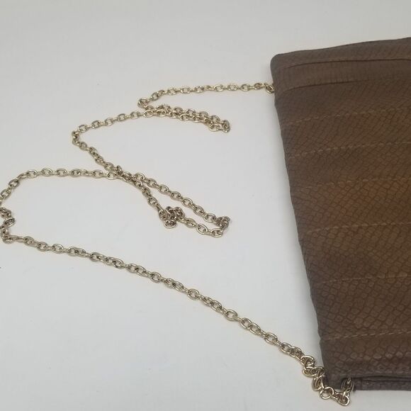 MIZTIGUE BROWN CROSSBODY BAG WITH GOLD CHAIN HANDLE. - Picture 6 of 13